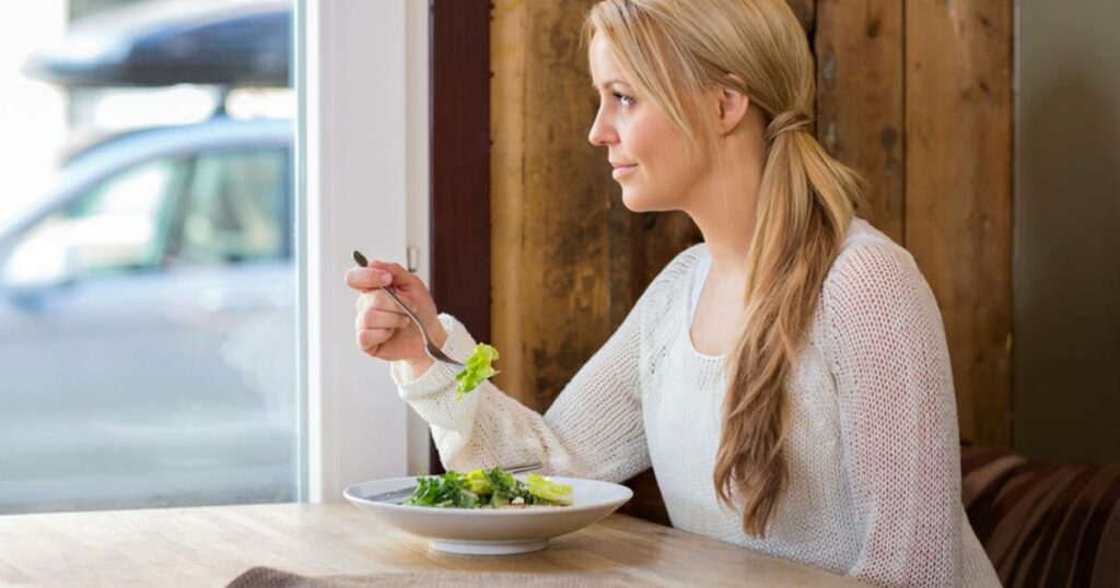 woman-eating-alone